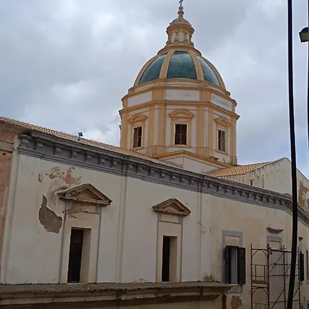 בית הארחה Casa Anna טראפאני